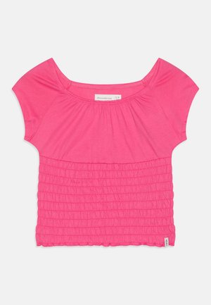 Pigernes knaldrøde top med korte ærmer, rynket bund og bred halsudskæring fra Abercrombie Kids, størrelse 9/10.