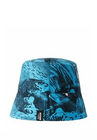 Niebieska czapka z daszkiem w stylu bucket z graficznym motywem czarnej flory i fauny, wykonana z lekkiego materiału, z przeszytym daszkiem i metką po boku.