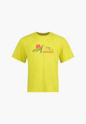 Jasně žluté bavlněné tričko s grafikou hory a slunce v růžové a černé barvě, s textem "ROSSIGNOL" pod designem. Krátké rukávy.