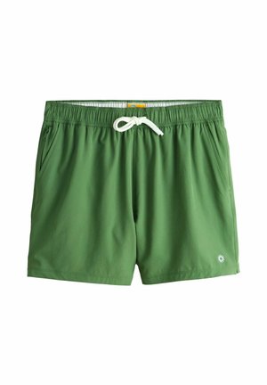 Zielone kąpielówki wykonane z lekkiego materiału, z elastycznym pasem, białym sznurkiem, kieszeniami po bokach i małym logo na dole.