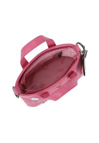 Borsa a mano rosa con una texture liscia, manici superiori e chiusura con zip. L'interno presenta una fodera decorata con motivi giocosi e una piccola tasca con zip.