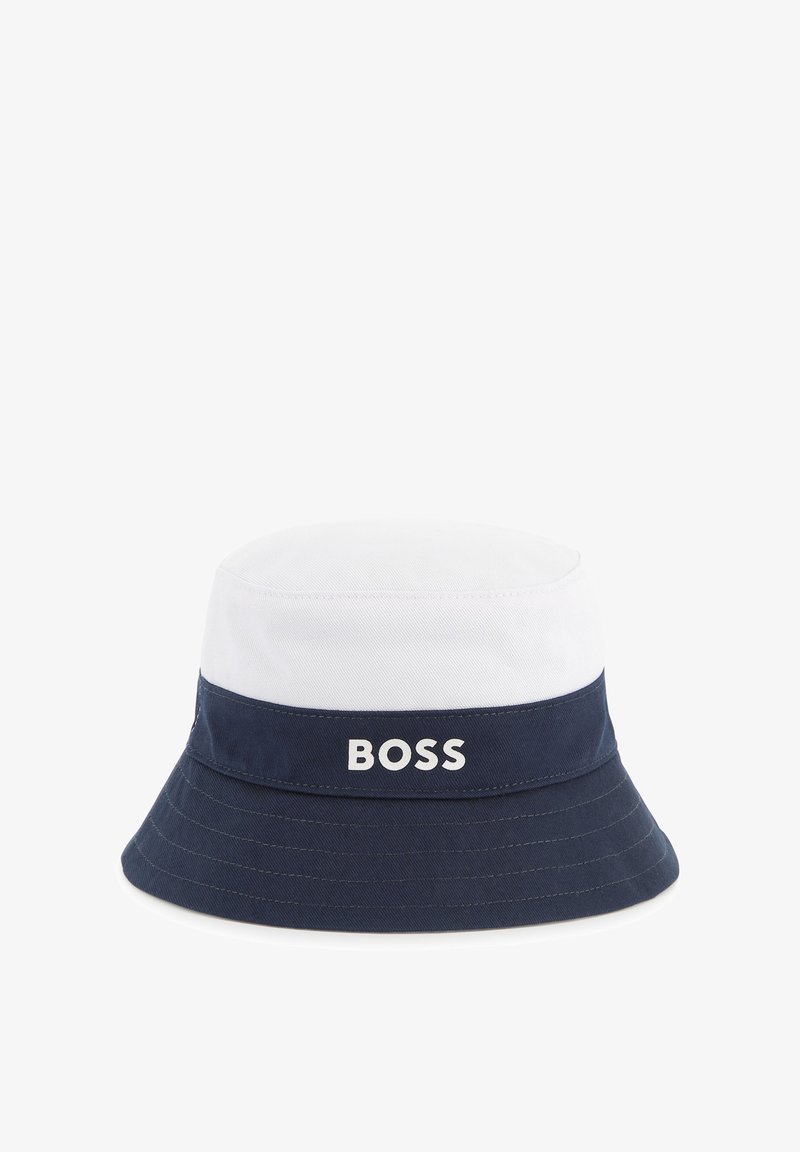 Chapeau seau bleu marine et blanc en coton, avec un large bord tombant et une bande de logo blanche portant "BOSS" en lettres majuscules.
