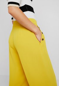 River Island Tygbyxor - yellow