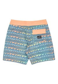 Shorts de bain à motifs présentant des dessins ondulés en bleu, orange et couleurs pastel. Taille élastique avec une poche sur le côté droit.