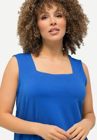 Ulla Popken LONG  CARREE-AUSSCHNITT ÄRMELLOS - Top - blue