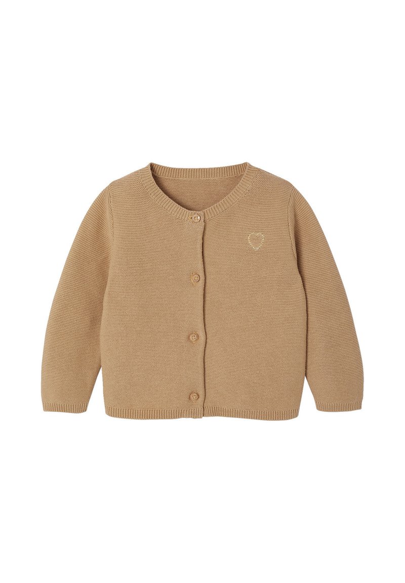 Beige gestrickte Strickjacke mit rundem Ausschnitt, vorderen Knöpfen und einem kleinen Herzdetail. Weiche Textur mit langen Ärmeln.