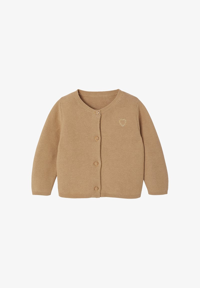 Beige gestrickte Strickjacke mit rundem Ausschnitt, vorderen Knöpfen und einem kleinen Herzdetail. Weiche Textur mit langen Ärmeln.