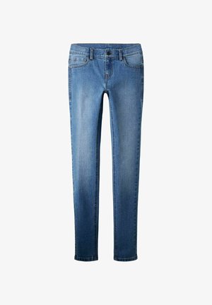 Kék farmernadrág karcsúsított fazonban, cipzáras elülső rész, gombos záródás, négy zseb és enyhe kopott hatás a lábakon.