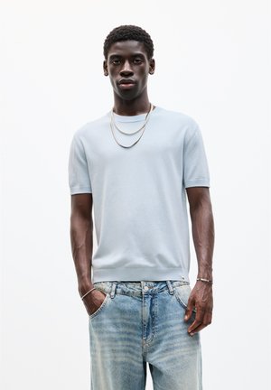 - T-shirt z nadrukiem