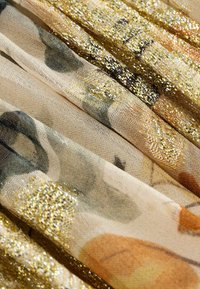 Next REGULAR FIT - DROP WAIST - Maxisukňa - cream sparkle