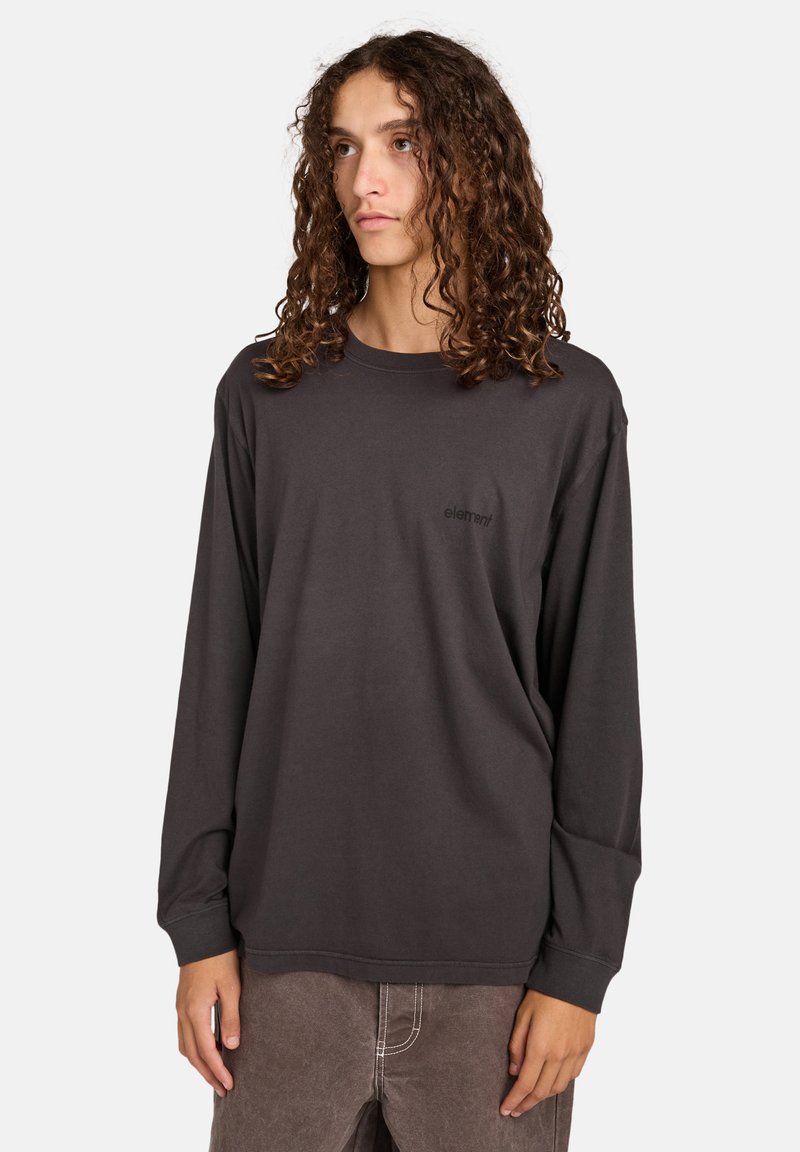 Langärmliges graues Baumwoll-T-Shirt mit Rundhalsausschnitt und kleinem schwarzen Logo auf der Brust. Lässiger Schnitt mit gerippten Bündchen und Saum.