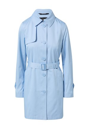 Lichtblauwe trenchcoat van soepel stoffen met een ceintuur in de taille, knoopsluitingen en een klassieke kraag. Lange mouwen met opgerolde manchetten.