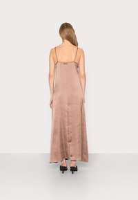 Vero Moda MILENA - Vestido de cocktail / Vestido de festa - brownie