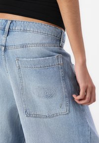 BDG Urban Outfitters JAYA - Laisvo kirpimo džinsai - light vintage