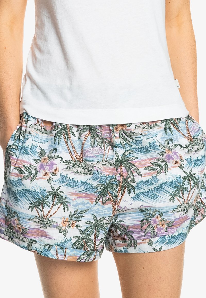 Lekkie bawełniane szorty w tropikalny wzór z palmami i kwiatami, w odcieniach niebieskiego, różowego i zielonego. Elastyczny pas z kieszeniami.