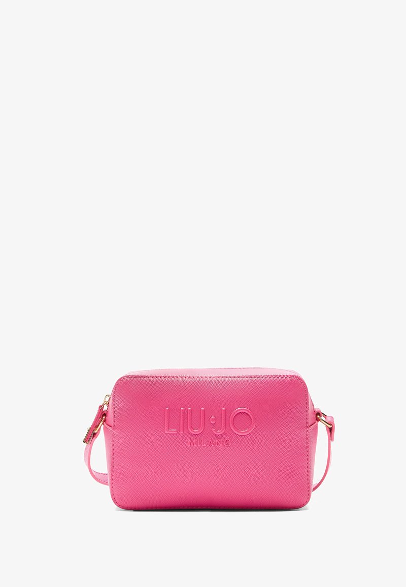 Borsa a tracolla in pelle sintetica rosa con logo impresso, chiusura con zip e tracolla regolabile. Presenta una forma rettangolare e una texture liscia.