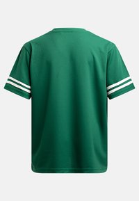Grünes Netz-T-Shirt mit kurzen Ärmeln und rundem Ausschnitt, ausgestattet mit weißen Streifen an den Ärmeln und einem strukturierten Stoffdesign.