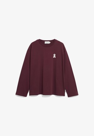 T-shirt à manches longues de couleur bordeaux en coton, avec un petit graphique de ruban blanc sur la poitrine et un col rond.