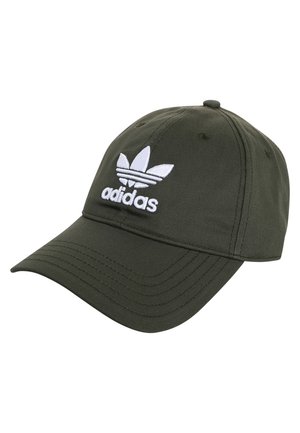 Gorra de béisbol Adidas verde oscuro con visera curva y logo trefoil blanco bordado en la parte delantera.