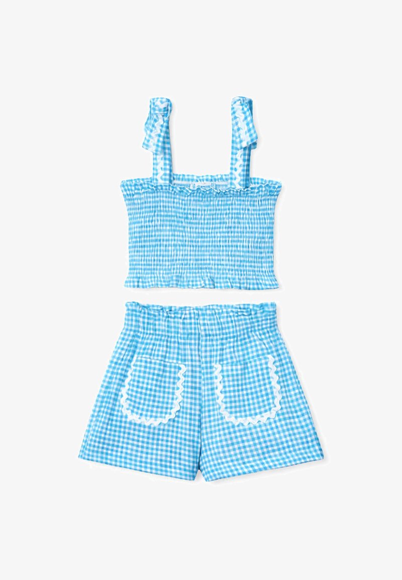 Blauw-wit geruit crop top met smockwerk, geruite gerimpelde bandjes en bijpassende shorts met hoge taille, voorzakken met witte bies.