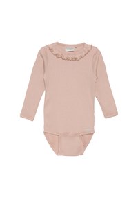 Långärmad rosa ribbad bodysuit med volangdetaljer vid halsen och tryckknappar i botten, tillverkad av mjuk tyg.