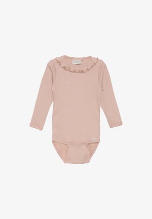Langärmliger, rosa gerippter Bodysuit mit einem Rüschenausschnitt und Druckknöpfen am unteren Ende, aus weichem Stoff gefertigt.