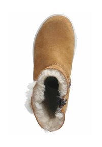 Bota de ante marrón con un suave forro de piel blanca. Cuenta con un zipper lateral y una superficie exterior texturizada. Punta redondeada y suela gruesa.