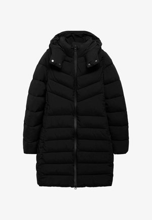 Abrigo de plumas negro con capucha, que cuenta con un cierre frontal de cremallera y un diseño acolchado en forma de chevrón. Textura suave con un ajuste hasta la rodilla y sin acentos visibles.