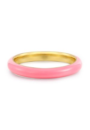 Pulsera rígida rosa con exterior liso y interior dorado brillante. Forma redondeada y acabado brillante. Presenta un diseño sin costuras.