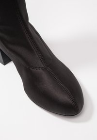 Monki Klassiset nilkkurit - black