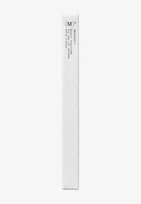 Hvit, matt emballasjerør med svart tekst. Inneholder produktnavn, type og finish. Enkel rektangulær form, minimalistisk design.
