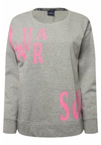 Grå sweatshirt med långa ärmar, rund halsringning, stora rosa tryckta bokstäver och en framficka för extra detalj. Mjuk bomullsmaterial.