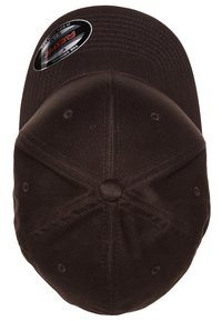 Bruine baseballcap van stof, gestructureerde vorm, met een gestikte rand en ventilatiegaten. Logo-sticker aan de bovenkant bevestigd.