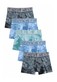 Cinque paia di boxer da uomo in diverse tonalità di blu e grigio, con motivi astratti, dotati di cinturini elastici con il marchio NEXT.