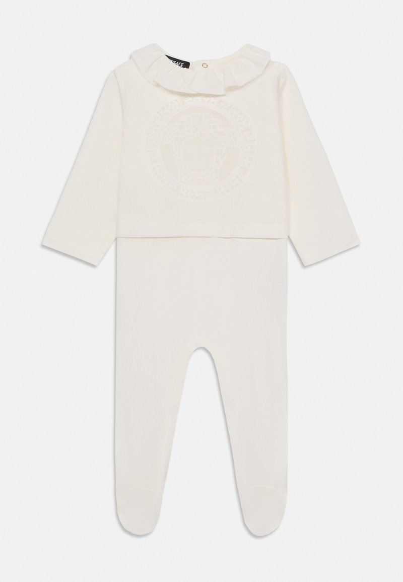 Romper branco para bebés com mangas longas, colarinho franzido e logótipo em relevo tonal na parte da frente. Tecido suave com design com pés.