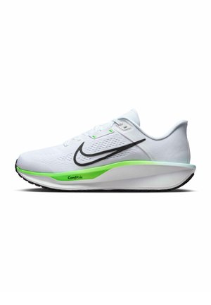 Scarpa da corsa bianca con swoosh Nike nero, dettaglio della suola intermedia verde neon e etichetta "ComfiRide" su una suola spessa e imbottita.