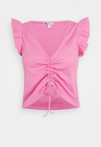 Růžové tričko s krátkým rukávem a výstřihem do V, s nařaseným předním detailem a stáhnutím na lemu. Vyrobeno z jemně strukturované látky.
