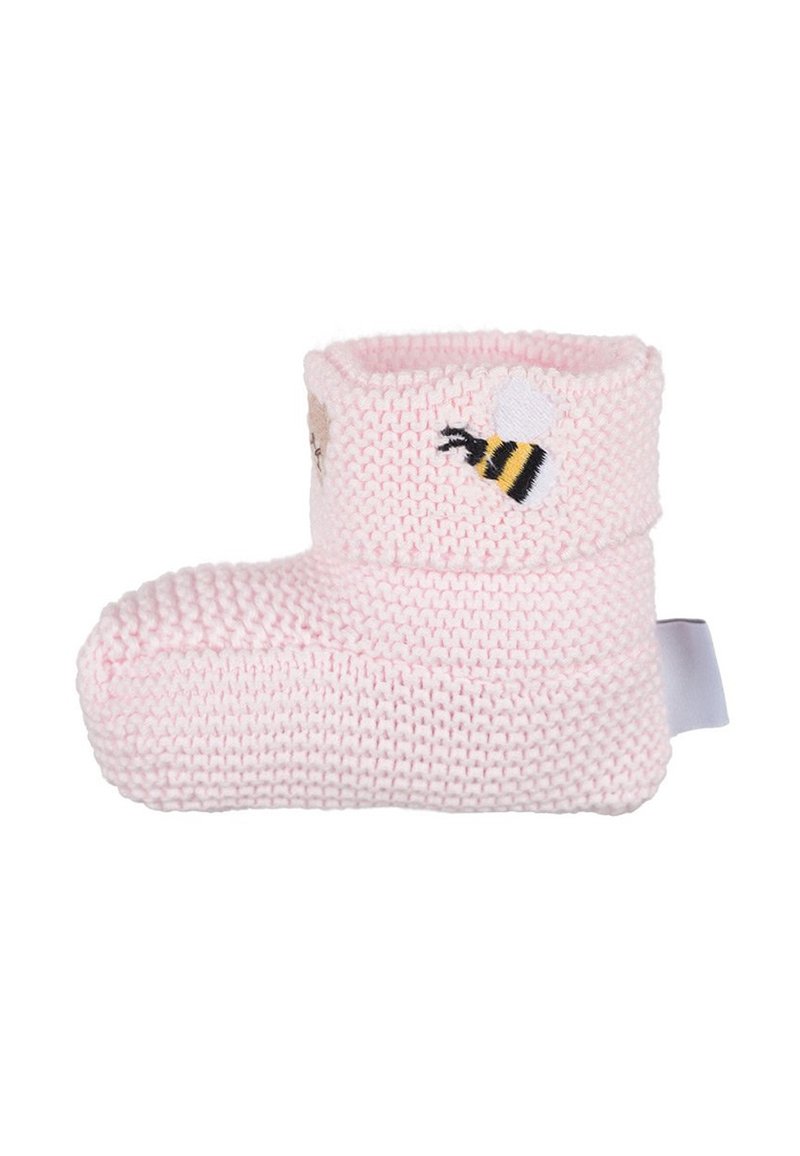 Dziane różowe buciki dla niemowląt z mankietem, ozdobione haftowanymi wzorami pszczół i zwierząt. Miękka tekstura z płaską białą metką po boku.
