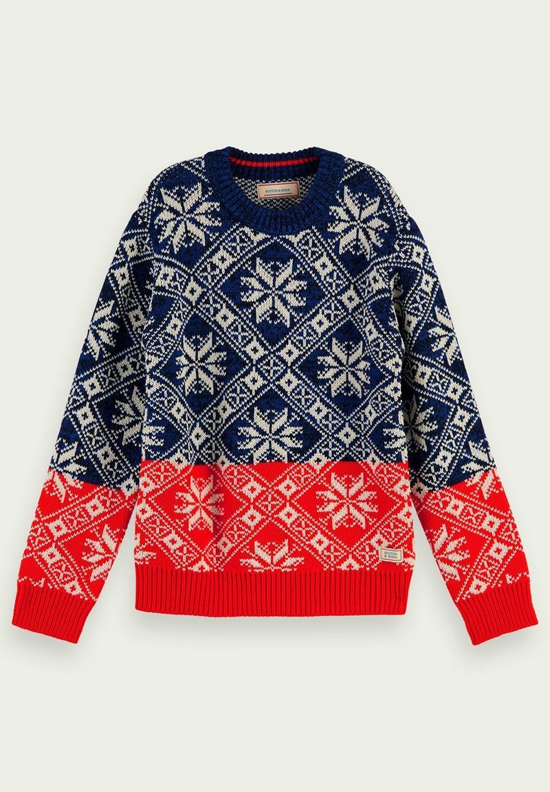 Pull en tricot avec sections bleu marine et rouge présentant des motifs géométriques de flocons de neige blancs et un col rond.