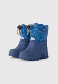 Niebieskie wodoodporne buty z teksturowaną cholewką, elastycznym sznurkiem ściągającym i wytrzymałą podeszwą. Zaprojektowane z myślą o trwałości, odpowiednie do mokrych warunków.