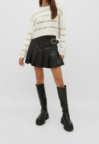 Stradivarius Sweter