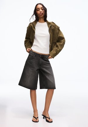 Bershka BAGGY  - BERMUDA JORTS   - Jeans Shorts - black