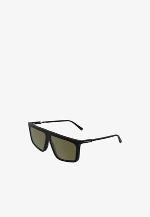 Zwarte rechthoekige zonnebril met groene lenzen, met een matte afwerking en dunne pootjes. Logo weergegeven op de poot.