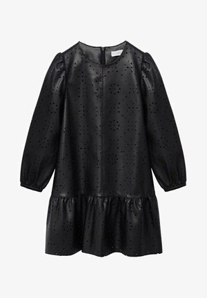 Sort kjole i imiteret læder med lange ærmer, udsmykket med udskæringsmønstre med nitter, rund halsudskæring, indsamlet flæsekant og elastiske ærmekanter.