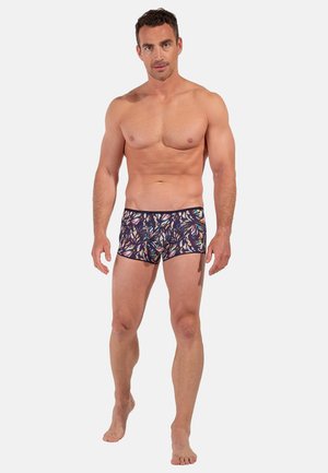 Badeshorts på en mørk baggrund med et farverigt fjerdesign. Fremstillet af elastisk stof, med en tætsiddende pasform og elastisk linning.