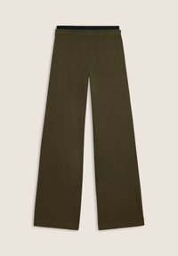 Pantalones de pierna ancha color verde oliva con una cinturilla negra elástica, que presentan una textura suave y lisa y un diseño limpio y minimalista.