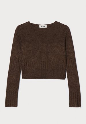 Brauner gerippter, kurzer Pullover mit rundem Ausschnitt und langen Ärmeln. Aus einem strukturierten Strickstoff gefertigt. Das Etikett trägt die Aufschrift "AERON."