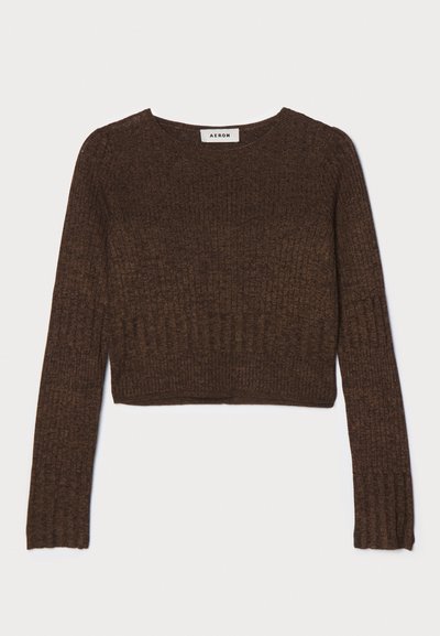 Barna bordázott rövid pulóver lekerekített nyakkivágással és hosszú ujjal. Texturált kötött anyagból készült. Címkén az "AERON" felirat olvasható.