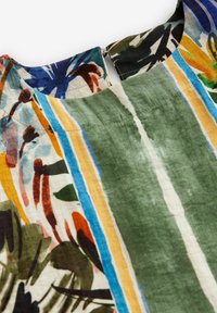 REGULAR FIT - TEXTURED BOXY - Blúzka - green abstract border palm print