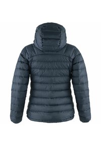 Mörkblå puffjacka med huva, med en kviltad design och elastiska muddar. Materialet är glatt och isolerat.